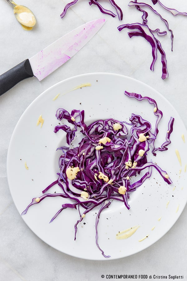 insalata-cavolo-rosso-senape-ricetta-light-per-la-dieta-contemporaneo-food