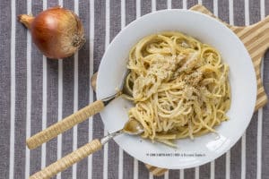 spaghetti-cipolla-origano-last-minute-ricetta-facile-primi-piatti-contemporaneo-food