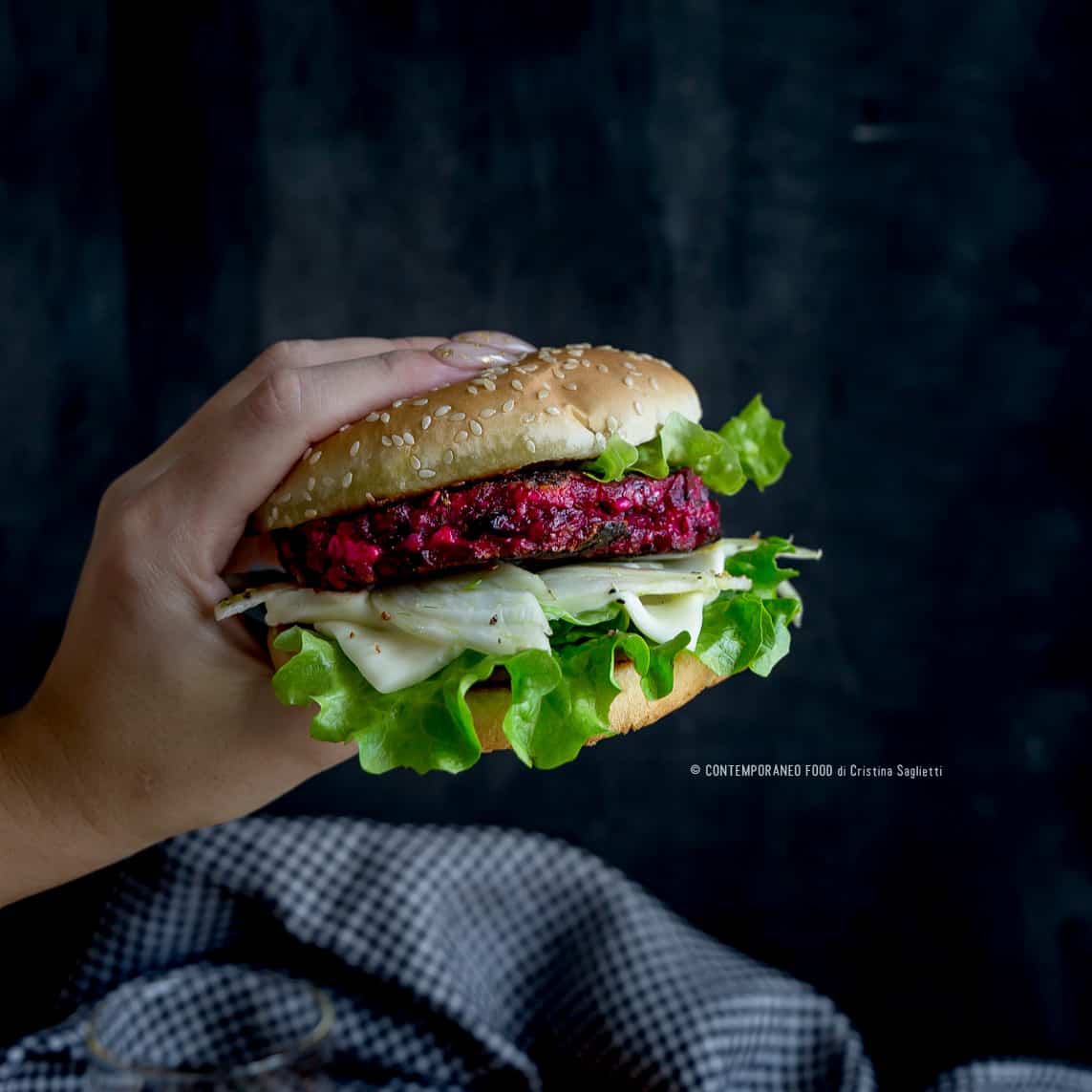 Immagine: Burger di barbabietola e feta greca