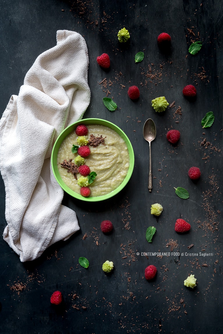 green-smoothie-bowl-cavolfiore-mela-verde-banana-lamponi-ricetta-light-dieta-contemporaneo-food