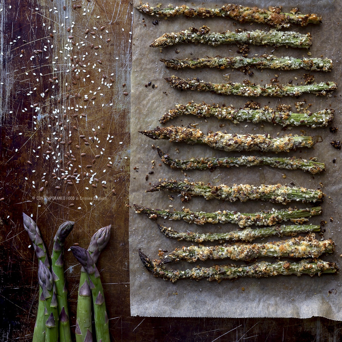Immagine: Asparagi in crosta di mandorle, parmigiano e semi oleosi