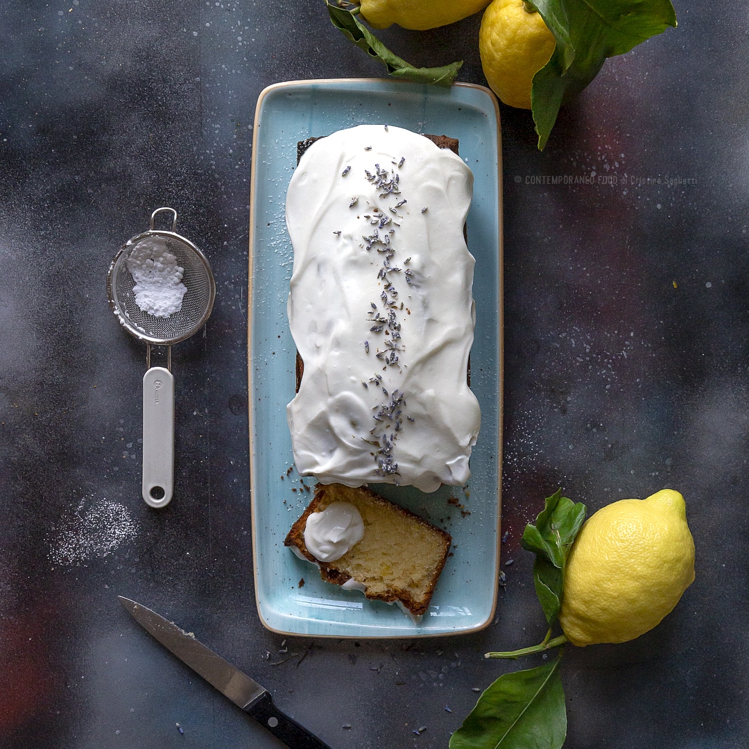 Immagine: Plumcake limone, yogurt greco e lavanda con topping cremoso