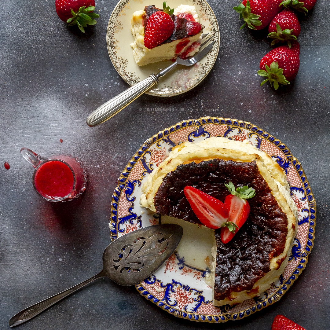 Immagine: Cheesecake basque con fragole fresche