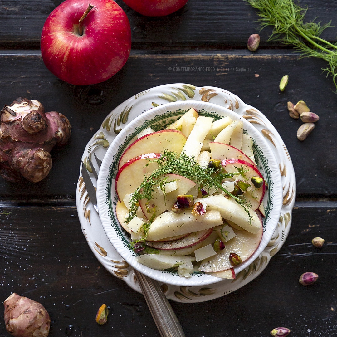 Immagine: Topinambur in insalata con mela rossa, pecorino romani e pistacchi