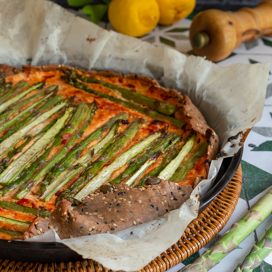 torta-salata-asparagi-stracchino-impasto-semplice-semi-farina-di-farro-ricetta-facile-veloce-contemporaneo-food