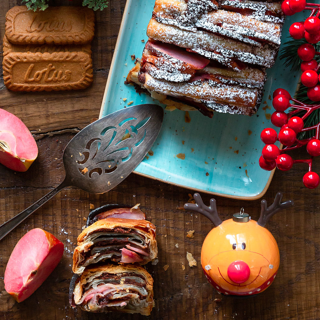 Immagine: Torta di sfoglia con crema di biscotti Lotus e cioccolato e mele