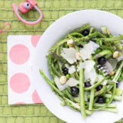 asparagi-fave-piselli-nocciole-mirtilli-insalata-ricetta-facile-contemporaneo-food
