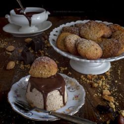 bavarese-al-caffè-con-biscotti-nocciole-e-mandorle-e-ganache-fondente-liquore-caffé-dessert-san-valentino-contemporaneo-food