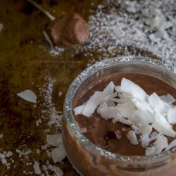 budino-di-cocco-e-cacao-con-latte-di-cocco-dolce-facile-veloce-estivo-contemporaneo-food