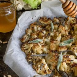 cavolfiore-al-forno-con-miele-salvia-pinoli-contorno-autunnale-facile-contemporaneo-food