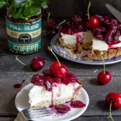 cheesecake-al-latte-condensato-ciliegie-frolla-veloce-dolce-facile-alla-frutta-contemporaneo-food
