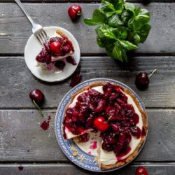 cheesecake-al-latte-condensato-ciliegie-frolla-veloce-dolce-facile-alla-frutta-contemporaneo-food