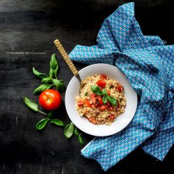 fregola-con pomodoro-basilico-ricetta-primi-estate-facile-light-dieta-contemporaneo-food