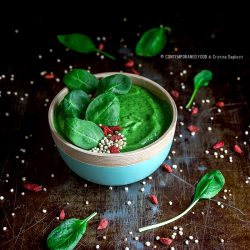 green-smoothie-bowl-spinaci-mango-avocado-ricetta-ricetta-light-dieta-contemporaneo-food