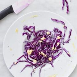 insalata-cavolo-rosso-senape-ricetta-light-per-la-dieta-contemporaneo-food