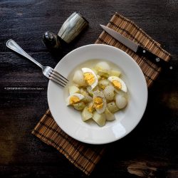 insalata-cipolle-bianche-primaverili-patate-uova-ricetta-facile-veloce-contemporaneo-food