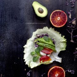 involtini-di-insalata-con-avocado-stracchino-arancia-cavolo-rosso-ricetta-light-superfood-contemporaneo-food
