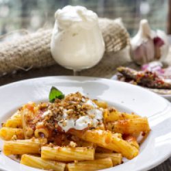 maccheroni-al-pomodoro-e-acciughe-ricette-velici-primi-contemporaneo-food