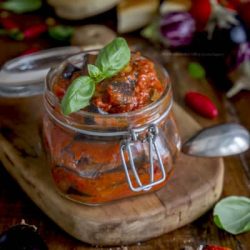 melanzane-piccantine-ai-due-pomodori-verdure-ricetta-facile-veloce-antipasto-contemporanaeo-food
