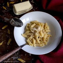 pasta-al-sesamo-e-parmigiano-ricetta-veloce-last-minute-vegetariana-contemporaneo-food