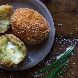 patate-cremose-ripiene-formaggio-con-panko-secondo-vegetariano-facile-contemporaneo-food