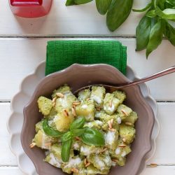 patate-in-insalata-con-pesto-leggero-kefir-piatto-unico-vegetariano-estivo-contemporaneo-food