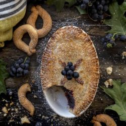 pie-uva-fragola-cognac-torcetti-al-burro-merenda-colazione-ricetta-facile-dolce-contemporaneo-food