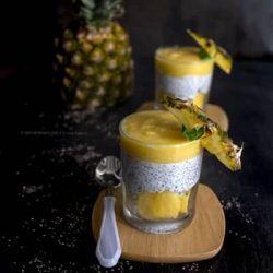 pudding-ananas-chia-latte-di-mandorla-ricetta-light-facile-dessert-estivo-senza-glutine-contemporaneo-food