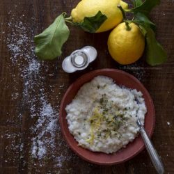 riso-al-latte-scorza-di-limone-erba-cipollina-2b-contemporaneo-food