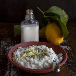 riso-al-latte-scorza-di-limone-erba-cipollina-primo-leggero-contemporaneo-food