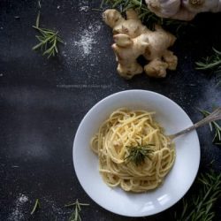 spaghetti-aglio-olio-zenzero-ricetta-primo-piatto-pasta-facile-veloce-vegetariano-contemporaneo-food