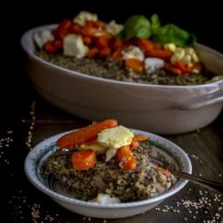 timballo-di-quinoa-cannellini-pesto-con-carote-speziate-e-feta-al-forno-primo-piatto-vegetariano-contemporaneo-food