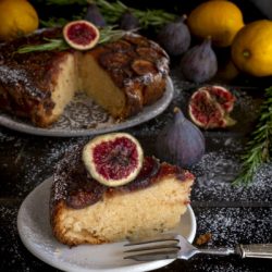 torta-ai-fichi-limone-rosmarino-ricetta-dolce-facile-merenda-contemporaneo-food