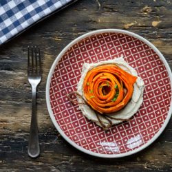 tortino-carote-maionese-anacardi-ricetta-vegana-facile-contemporaneo-food