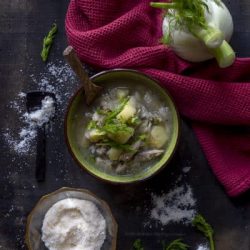 zuppa-finocchi-pollo-patate-minestra-leggera-ricetta-facile-contemporaneo-food