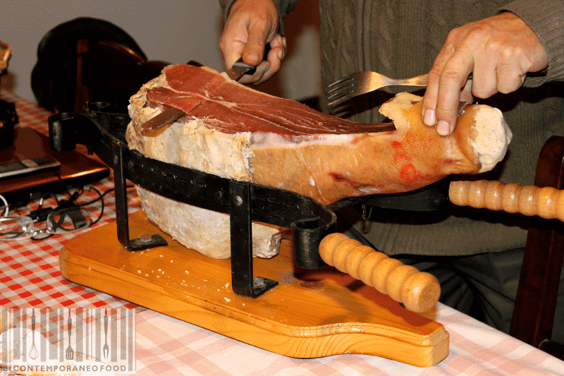 Immagine: Il prosciutto crudo e gli insaccati fatti in casa da papà