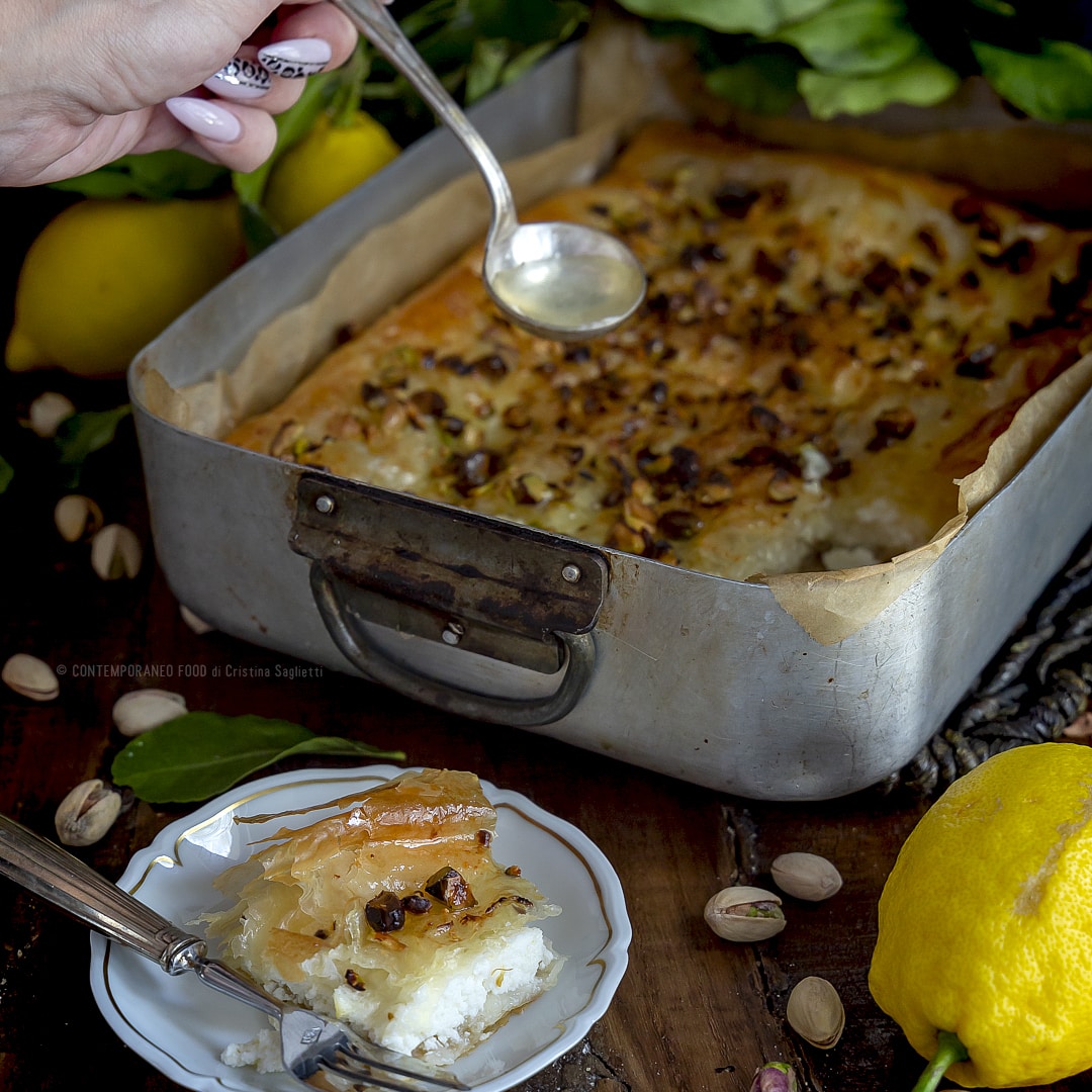 mutabbaq-ricetta-dolce-con-ricotta-sciroppo-al-limone-cucina-araba-facile-contemporaneo-food