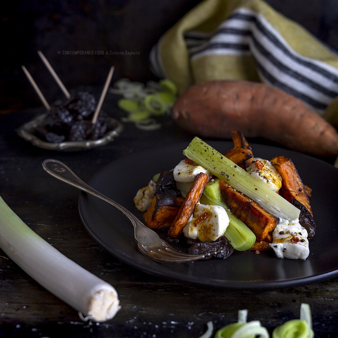 porri-in-insalata-con-patate-dolci-prugne-stracchino-di-capra-contorno-ricetta-vegetariana-veloce-facile-contemporaneo-food