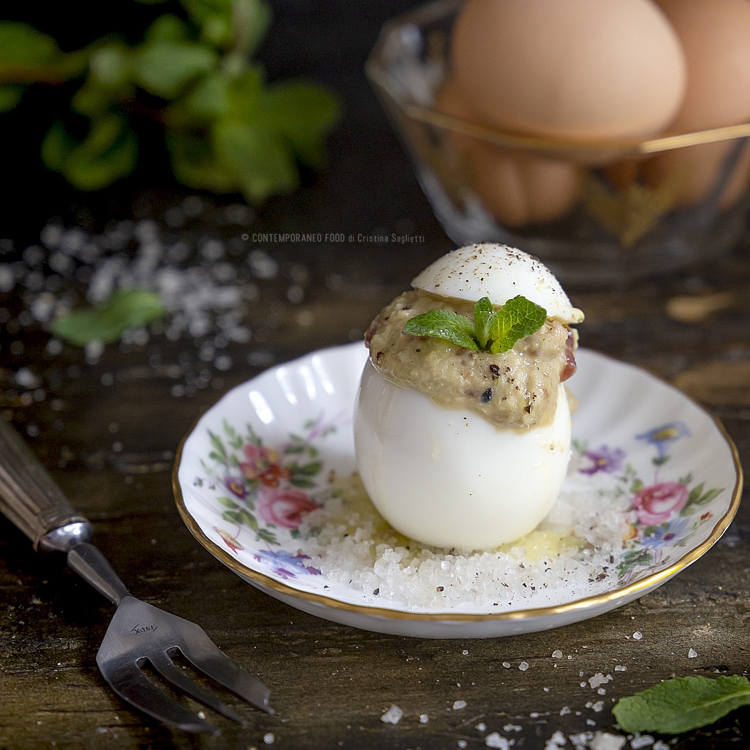 uova-ripiene-pomodorini-secchi-taggiasche-antipasto-pasqua-pasquetta-ricetta-facile-contemporaneo-food