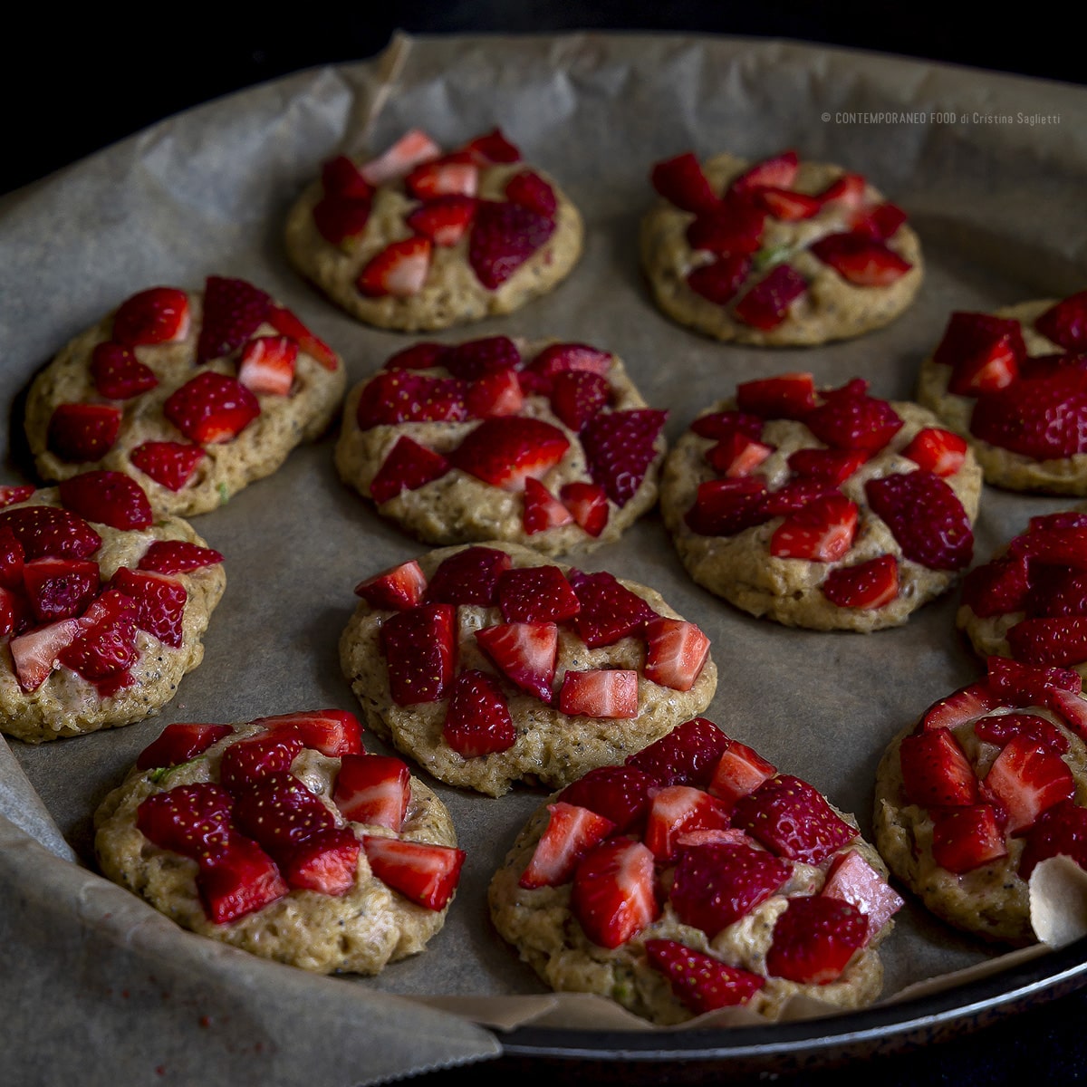 biscotti-morbidi-alle-fragole-e-semi-di-papavero-ricetta-facile-veloce-contemporaneo-food
