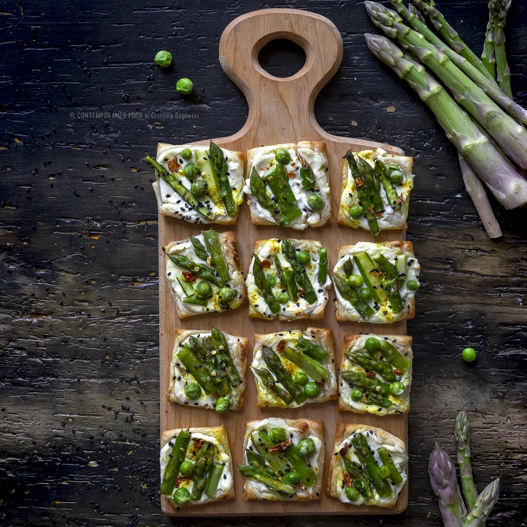 Immagine: Pizzette di sfoglia asparagi e piselli con cremoso al formaggio