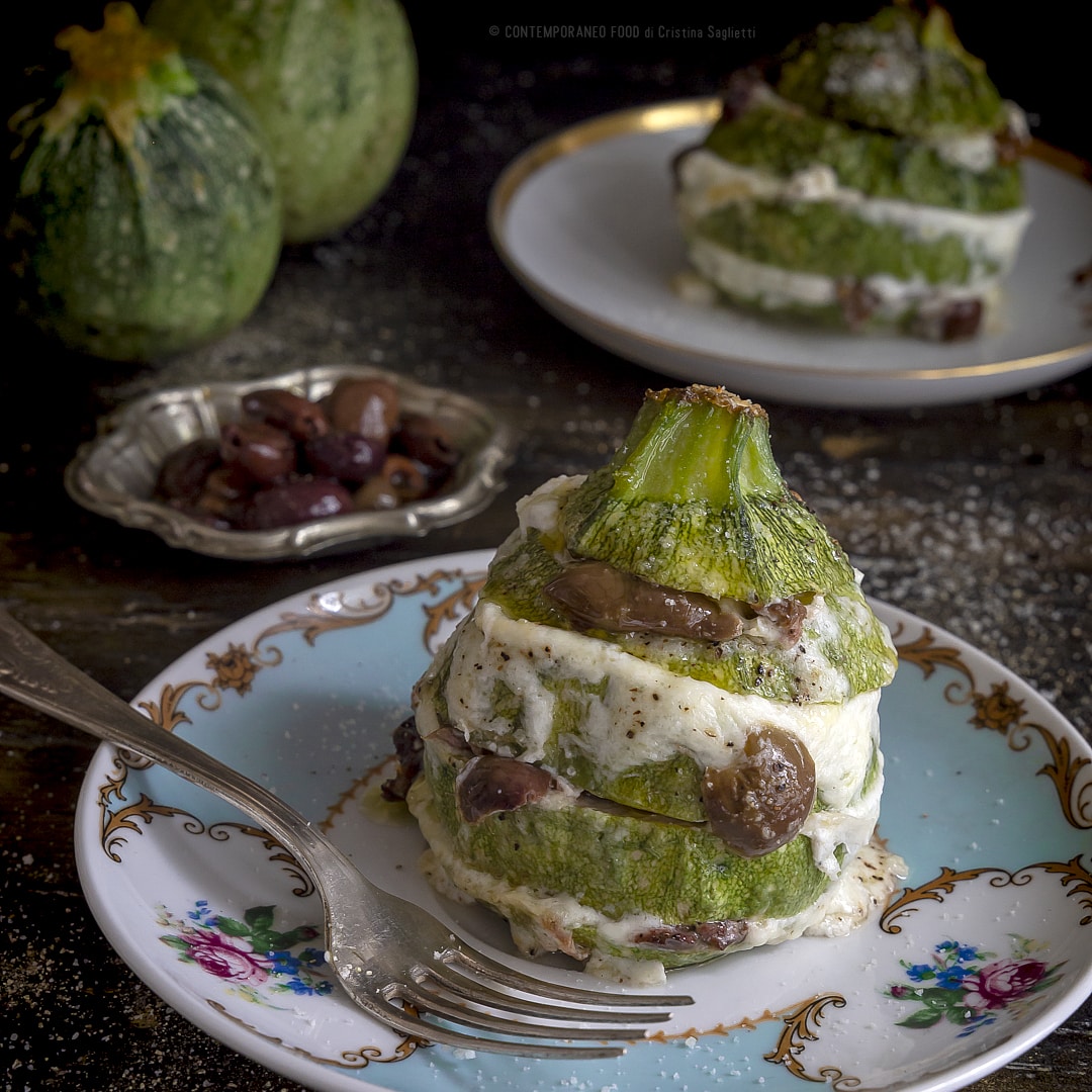 zucchine-al-forno-ripiene-di-stracciatella-di-burrata-olive-taggiasche-ricetta-facile-vegetariana-contemporaneo-food