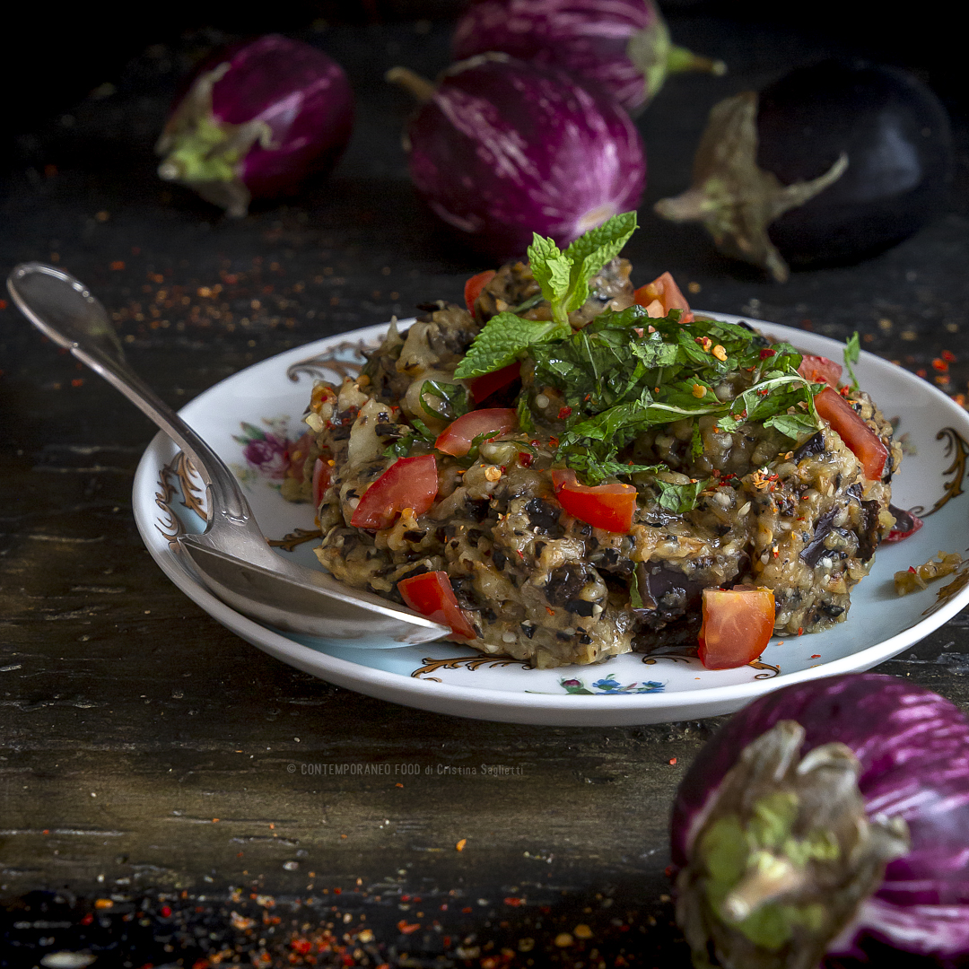 insalata-melanzane-affumicate-ricetta-estiva-facile-veloce-vegetariana-contemporaneo-food