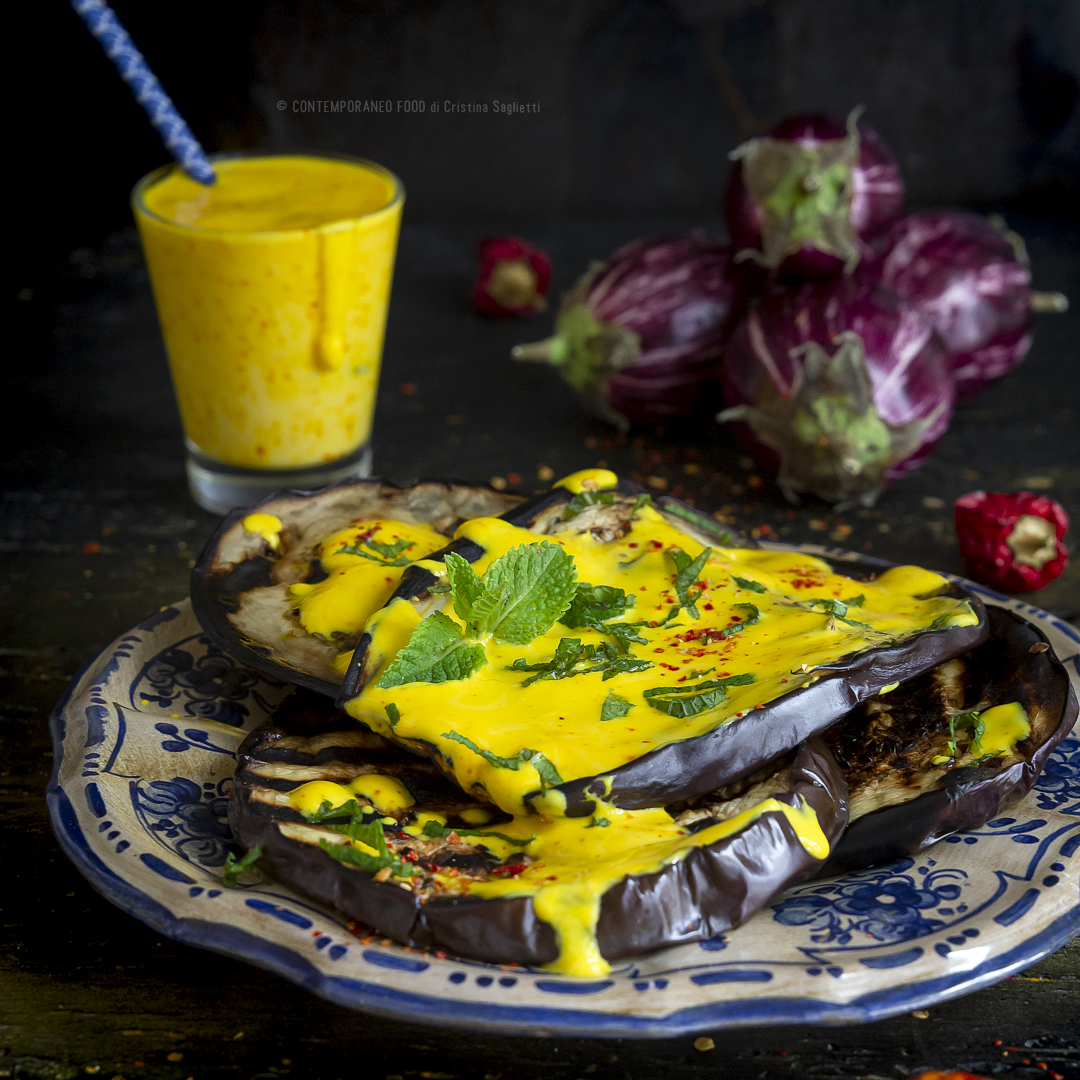 melanzane-salsa-zafferano-yogurt-menta-ricette-facili-vegetariane-estive-contemporaneo-food