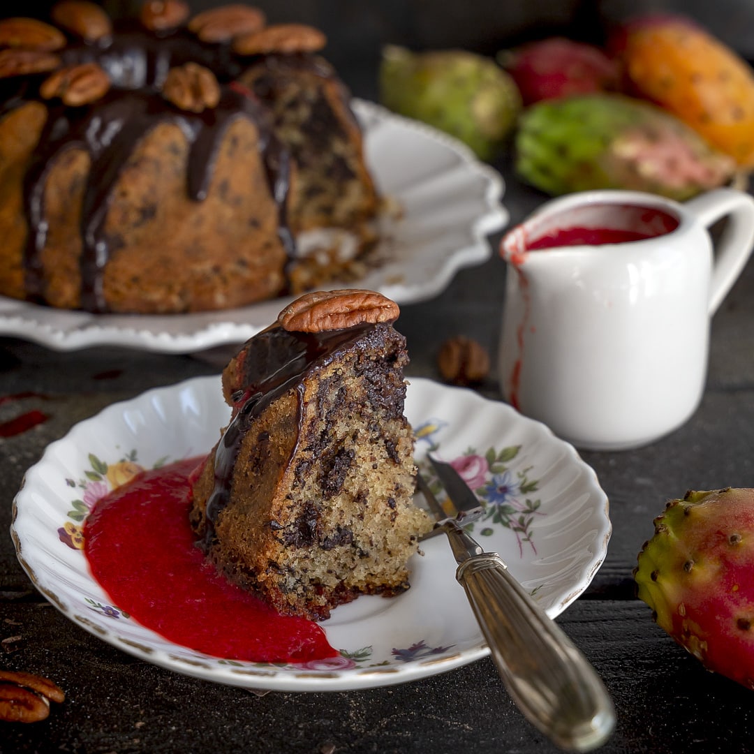 torta-cioccolato-fondente-noci-pecan-con-coulis-fichi-india-rum-ricetta-dolce-facile-contemporaneo-food