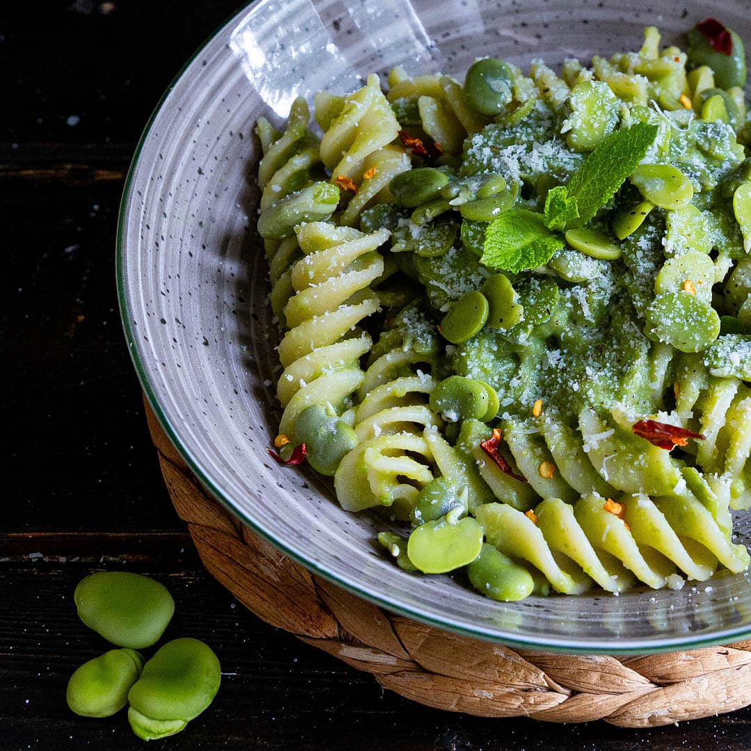pasta-pesto-fave-primo-piatto-leggero-contemporaneo-food