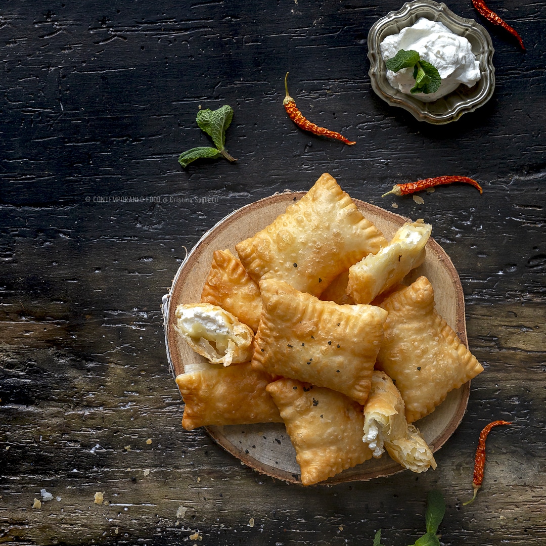 Immagine: Sfoglia fritta con ricotta, menta e peperoncino