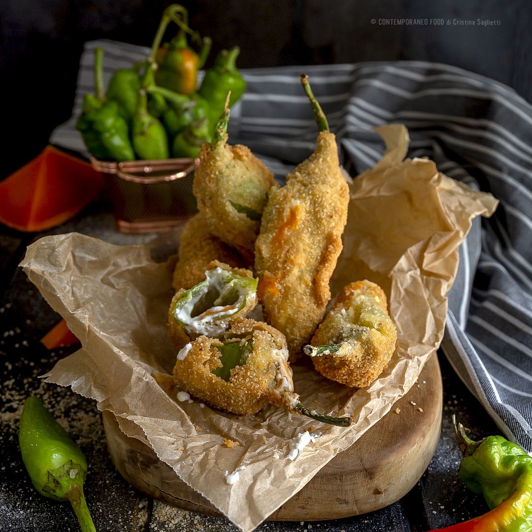 peperoni-verdi-friggitelli-fritti-ripieni-di-f