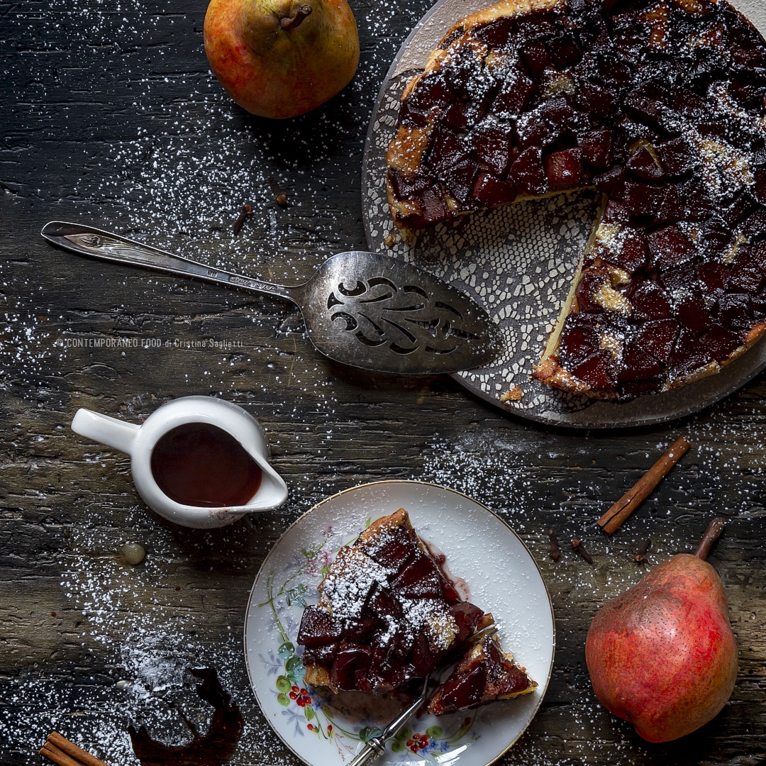 Immagine: Torta alla vaniglia con pere cotte nel vin brulé e glassa di vin brulé