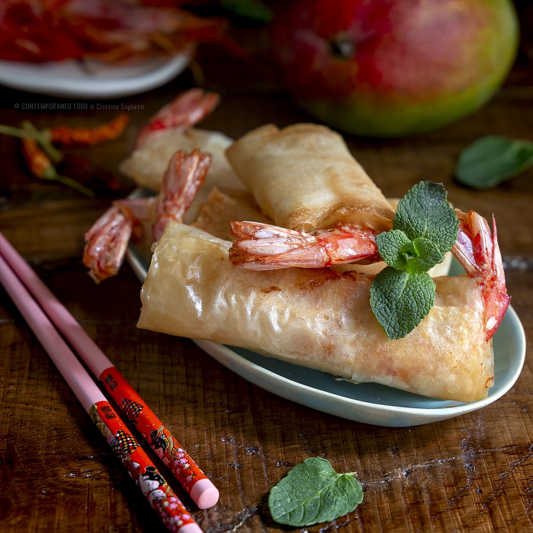 gamberi-fritti-piccanti-con-pasta-phillo-mango-menta-antipasto-facile-veloce-contemporaneo-food